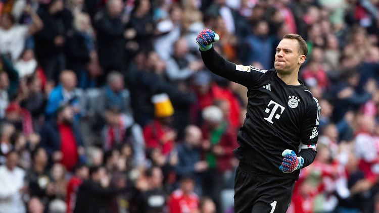 Manuel Neuer ist wieder da und erlebt eines der verrücktesten Spiele seit langer Zeit.