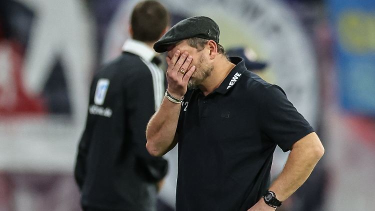 Er wollte nicht mehr hinsehen: Effzeh-Coach Steffen Baumgart.