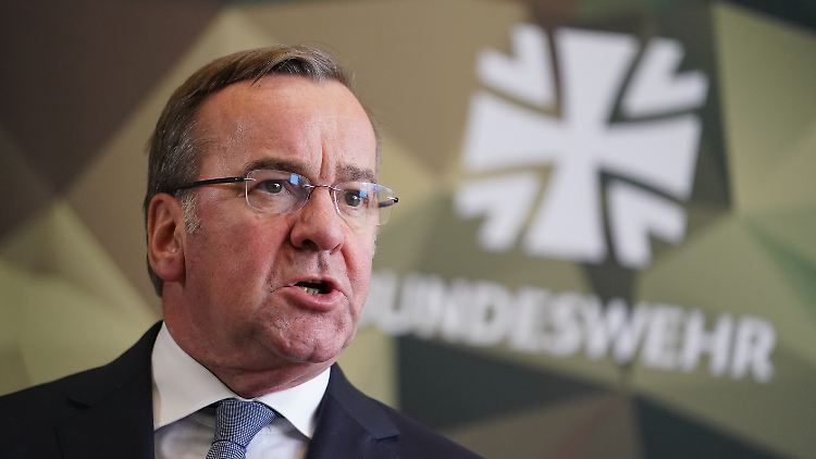 Die Bundeswehr sei in den vergangenen 30 Jahren "heruntergewirtschaftet" worden, sagt Pistorius.