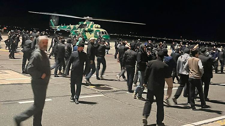 Der tschetschenische Machthaber Kadyrow will Szenen wie am Flughafen in Dagestan in Zukunft mit Gewalt verhindern.