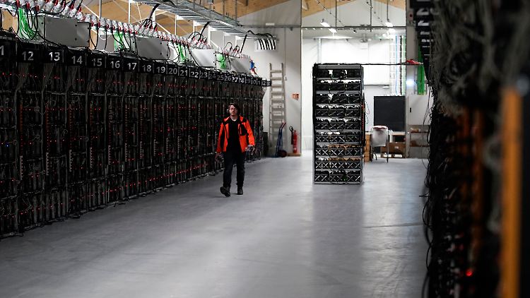 67 Prozent des in den Jahren 2020 bis 2021 verbrauchten Schürf-Stroms kam laut Studie aus fossilen Energiequellen.