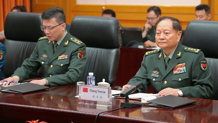 Der Vizevorsitzende der Zentralen Militärkommission, Zhang Youxia (rechts), zeigt sich offen für Gespräche mit den USA.
