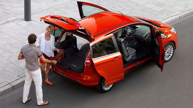 Der kleine Ford-Van B-Max fällt durch sein Türkonzept auf.