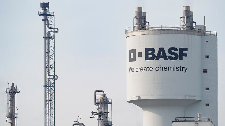 Vor allem steigende Rohstoffpreise drohen die Nachfrage und Margen bei BASF zu schmälern. 