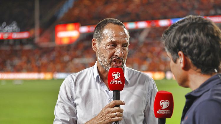 Der neue Ajax-Coach musste einen schweren Schicksalsschlag verkraften.