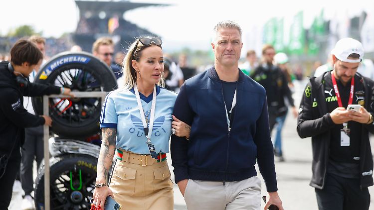 Sie können wieder miteinander: Ralf und Cora Schumacher im letzten Jahr bei einem Rennen am Nürburgring.