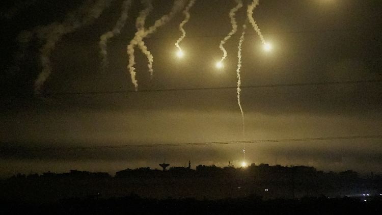 Durch den Kommunikationsausfall verlieren Hilfsorganisationen den Kontakt zu ihren Mitarbeitern im Gazastreifen.