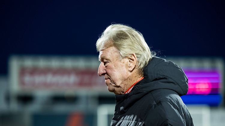 Konnte teilweise nicht glauben, was sich auf dem Feld abspielt: Horst Hrubesch.