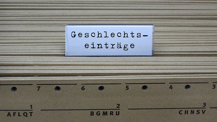 Seit 2018 können Eltern intergeschlechtlicher Kinder den Geschlechtseintrag divers wählen oder ihn ganz offen lassen.