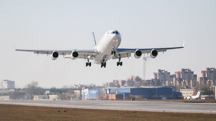 In der Il-96-400M sollen bis zu 370 Passagiere Platz finden. 