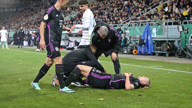 Schock für den FC Bayern: Verteidiger Matthijs de Ligt liegt verletzt am Boden.