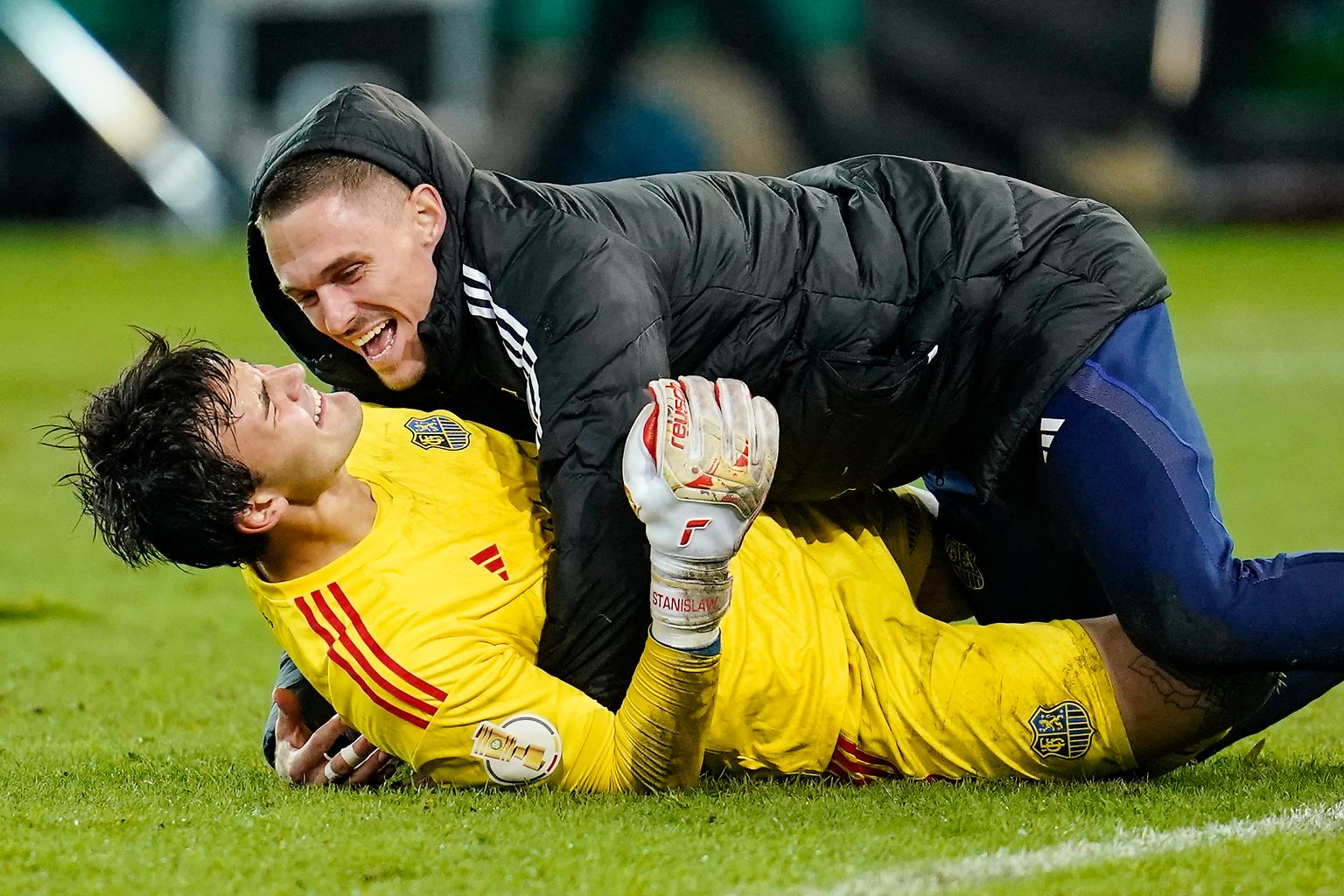 Beim 1. FC Saarbrücken wissen sie genau, bei wem sie sich für die Pokalsensation bedanken müssen: ihrem Torwart Tim Schreiber.