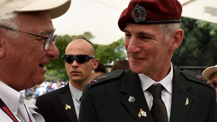 Yair Golan bei einer Zeremonie für gefallene Soldaten im Jahr 2017. Mitte Mai wird der Gedenktag Jom Hazikaron begangen.