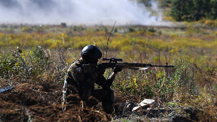 In Myanmar steht das Militär unter Druck. Rebellen kontrollieren Teile des Landes. 