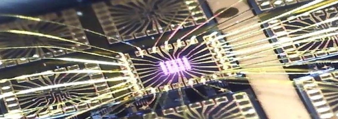 VCSEL_Array_in_Betrieb.jpg