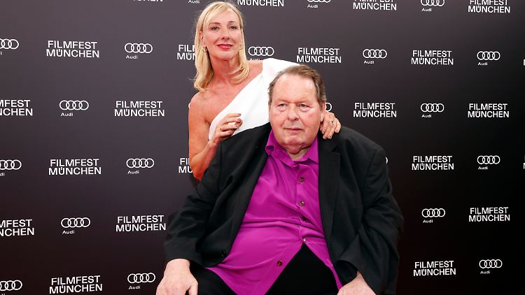 Auf dem Münchner Filmfest im Juni zeigte er sich zusammen mit Frau Simone.