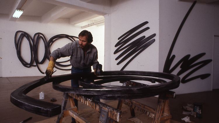 Der Künstler in seinem Studio am West Broadway, New York, 1983.