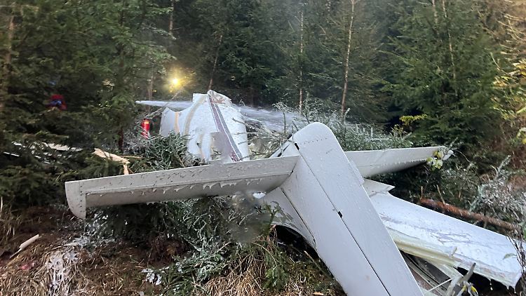 Das Flugzeug vom Typ Cirrus SR20 wurde in unwegsamem Gelände gefunden.
