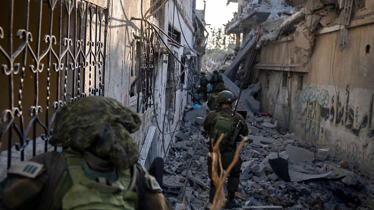 Israelische Soldaten im Gazastreifen. (Das undatierte Foto wurde von der israelischen Armee zur Verfügung gestellt.)