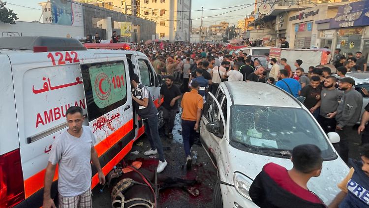 Das Vorgehen der Hamas bestehe darin, "Terroristen und Waffen in Krankenwagen zu transportieren", heißt es von der israelischen Armee. 
