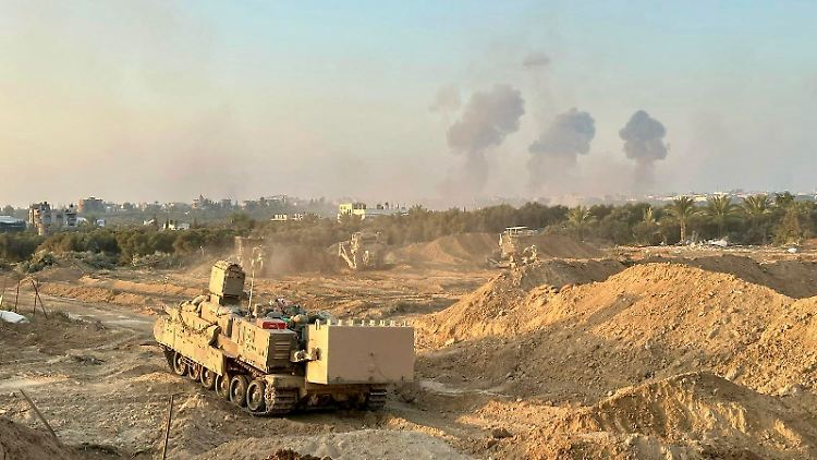  Israelische Truppen rücken inzwischen im Gazastreifen gegen Hamas-Terroristen und militärische Ziele vor.