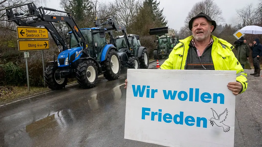 Landwirte-demonstrierten-bereits-beim-Kloster-Seeon-wo-die-Winterklausur-der-CSU-Landesgruppe-im-Bundestag-stattfand
