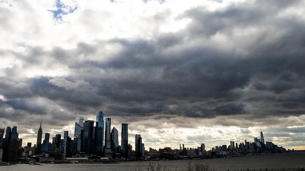 2024-01-10T164753Z-342166350-RC24F5A589UV-RTRMADP-3-USA-WEATHER