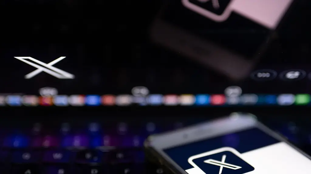 Auf-dem-offiziellen-Profil-der-Plattform-X-ist-der-weisse-Buchstabe-X-auf-schwarzem-Hintergrund-zu-sehen