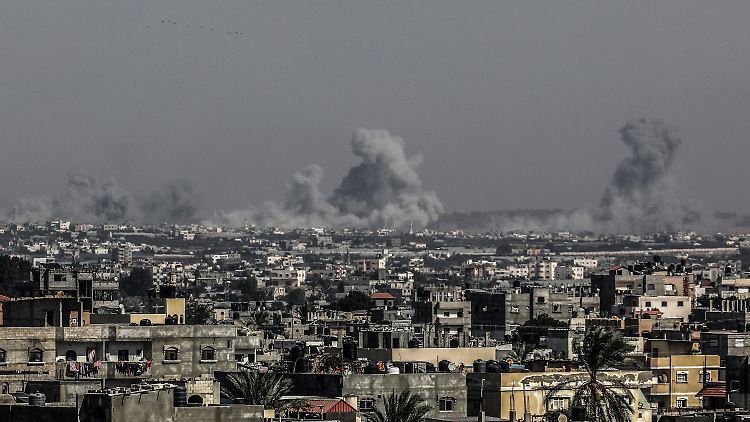 Israels Armee hatte die Menschen im Norden bereits mehrfach aufgefordert, in den Süden des abgeriegelten Küstenstreifens zu fliehen. 