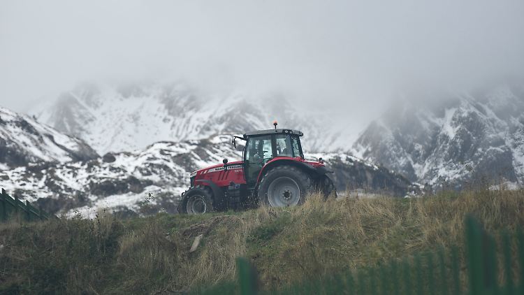 Die ersten Gipfel sind schon wieder schneebedeckt.