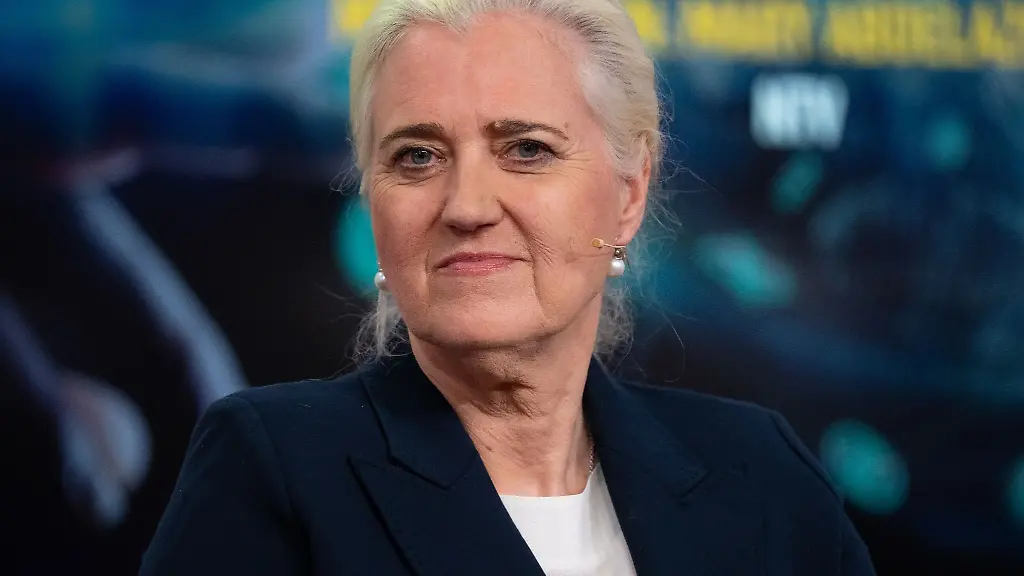 Angela-Titzrath-Vorstandsvorsitzende-der-Hamburger-Hafen-und-Logistik-AG-HHLA