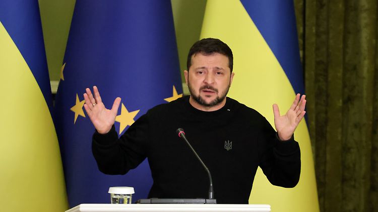 "Wir sind nicht bereit, dem verdammten Terroristen Putin unsere Freiheit zu geben", erklärt Selenskyj.