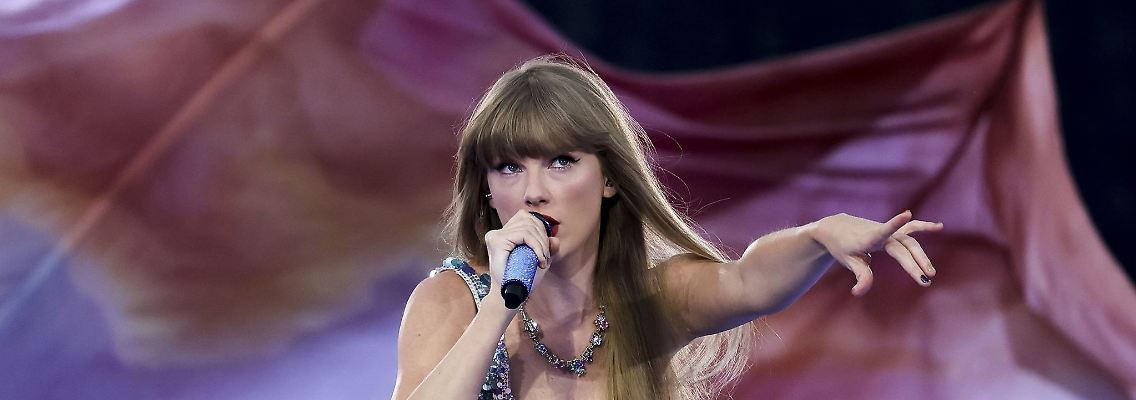 Taylor Swift während ihrer "Eras Tour" im Soldier Field in Chicago.