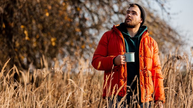 Diese veganen Daunenjacken schützen bei Wind und Wetter.