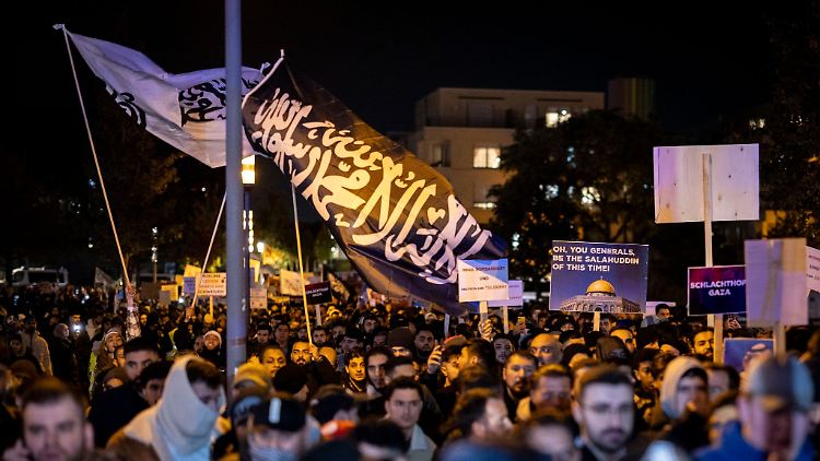 Zu der Pro-Palästina-Kundgebung in Essen waren etwa 3000 Menschen gekommen.