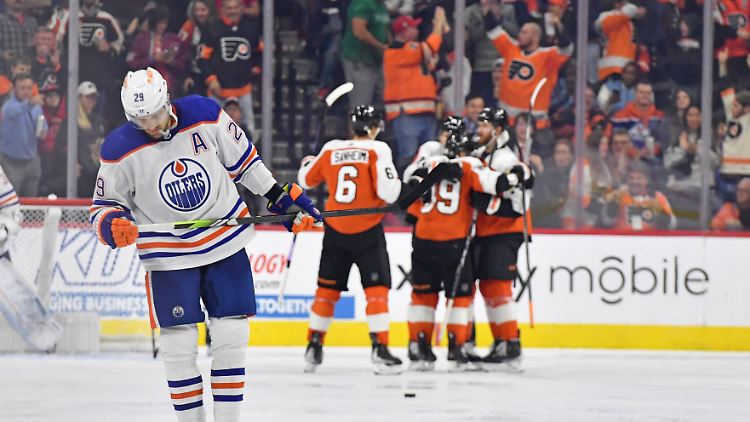 Leider ein gewohntes Bild für Leon Draisaitl - die anderen jubeln.