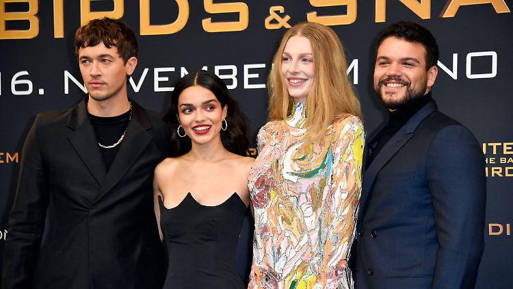Die Hauptdarsteller Tom Blyth, Rachel Zegler, Hunter Schafer und Josh Andres Rivera (v.l.n.r.) stellen in Berlin ihren neuen Film vor.