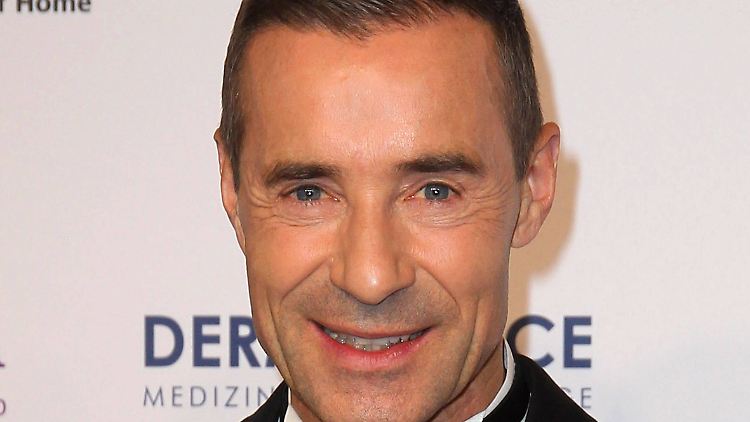 Wenn er zehn Sekunden früher über die Ziellinie gelaufen wäre, wäre er exakt mit 3 Stunden 33 Minuten und 33 Sekunden ins Ziel gekommen.