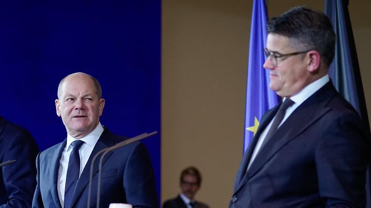 Rauer Ton: Scholz und Rhein bei der Pressekonferenz zu Beginn ihres Gipfels.