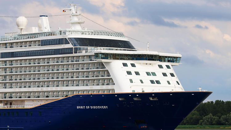 Die "Spirit of Discovery" geriet vor Spaniens Küste in einen Sturm.