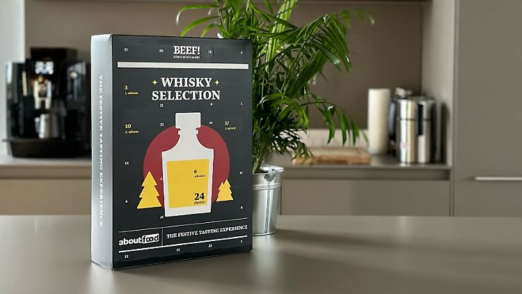 Der Whisky-Adventskalender im Test hält 24 besondere Überraschungen bereit.