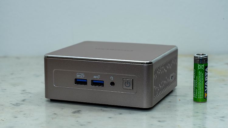 Der Geekom A5 ist keine 5 Zentimeter hoch.