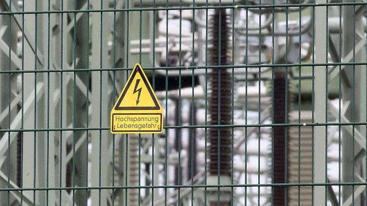 Netzentgelte, Stromsteuer, Redispatch-Kosten: All das erhöht die Stromrechnung der Verbraucher, ohne dass sie etwas verbrauchen. 