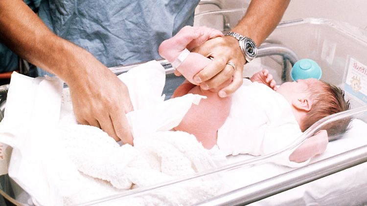 Ist ein Kind als Baby an Syphilis erkrankt, kann es blind oder taub werden.
