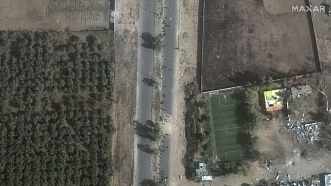 Satellitenbilder des US-Anbieters Maxar zeigen die Hauptverbindungsstraße Salah-Addeen.