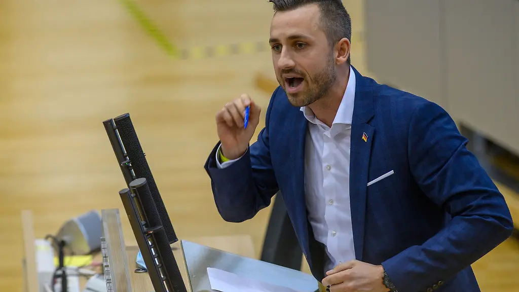 Ulrich-Siegmund-AfD-spricht-im-Plenarsaal-des-Landtages-von-Sachsen-Anhalt