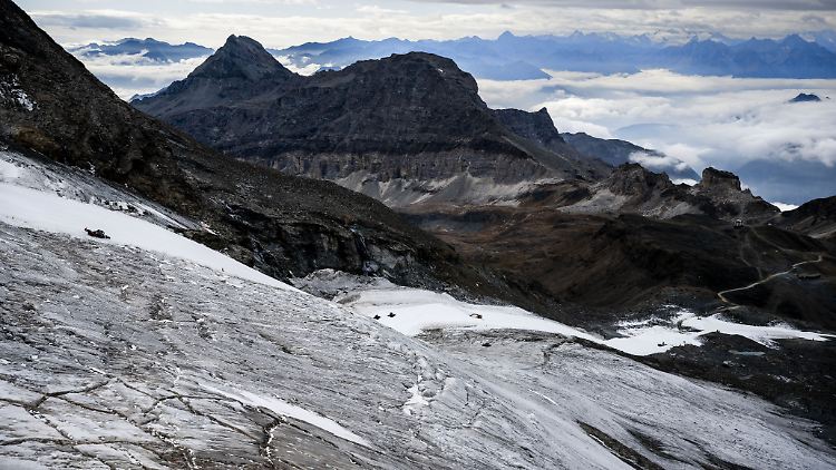 Neben der Piste ist Schnee Mangelware.