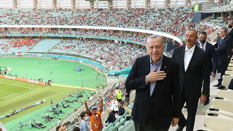 Der DFB geht derzeit nicht von einem Besuch des türkischen Präsidenten Recep Tayyip Erdogan beim Länderspiel in Berlin aus.