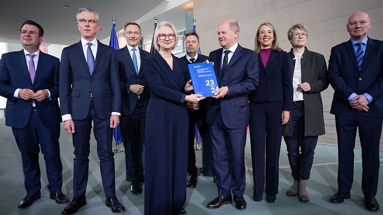 "Wirtschaftsweise" Veronika Grimm hat keine frohen Botschaften für Kanzler Scholz und weitere Minister des Kabinetts im Gepäck.