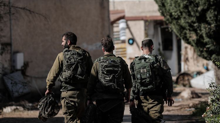 Die Armee ist mittlerweile von israelischem Territorium bis in das Zentrum von Gaza-Stadt im Norden des Gazastreifens vorgerückt.